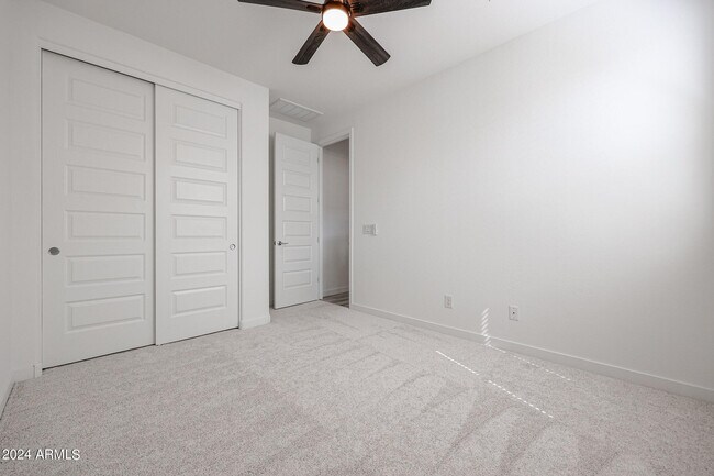 Building Photo - 7680 W Honeysuckle Dr