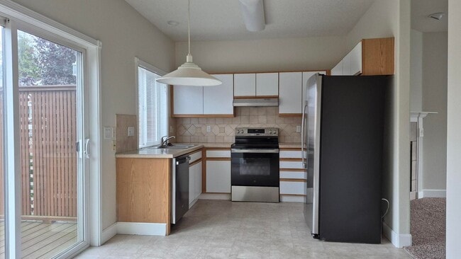 Building Photo - 3 Bedroom 2.5 Bath Town-Home in Gresham ne...