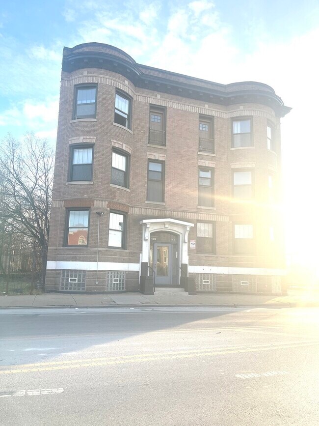 Primary Photo - 139 W Marquette Rd