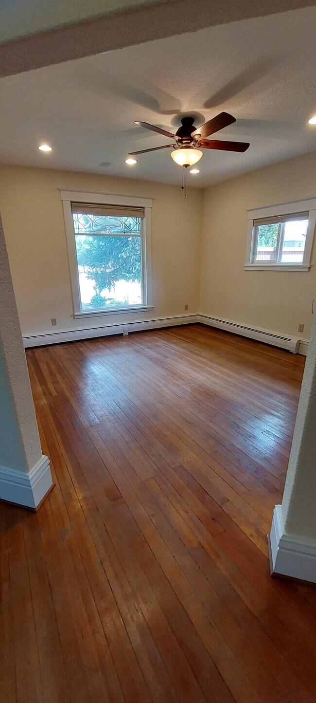 living room - 520 S 9th St