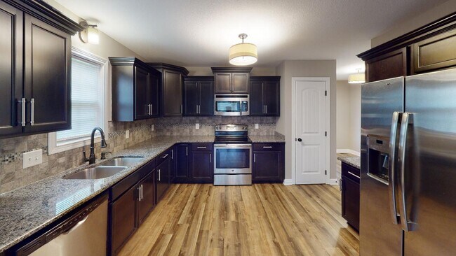Building Photo - 733 Cavalier Dr
