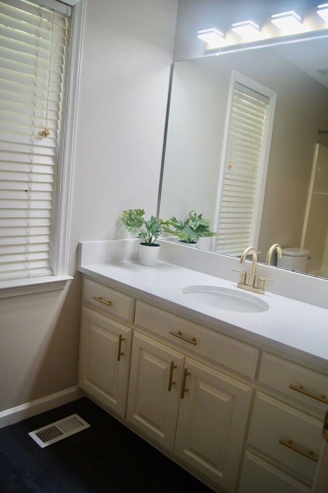 Building Photo - 301 Stargate Rd