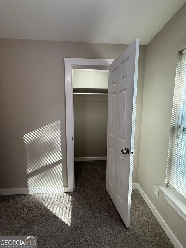 Building Photo - 221 Sheppard Pl