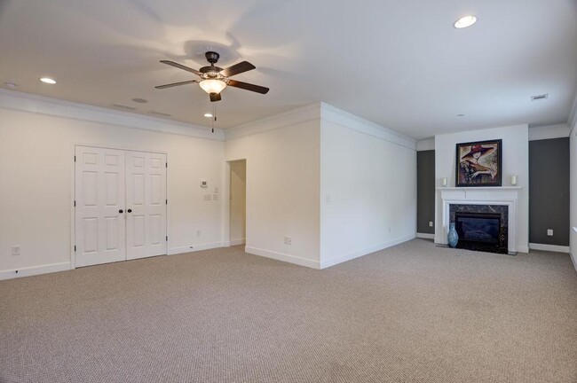 Building Photo - 104 Wellington Trce