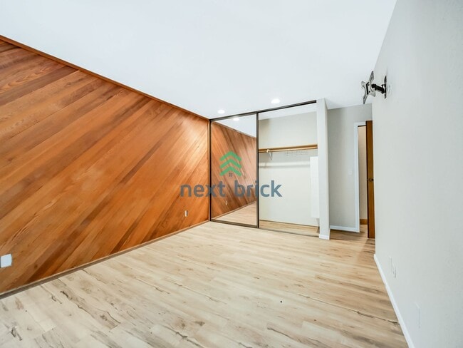 Building Photo - Charming 2 Beds and 1 Bath Condo Available...
