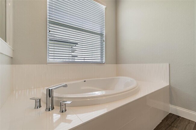 Building Photo - 6753 Bentridge Dr