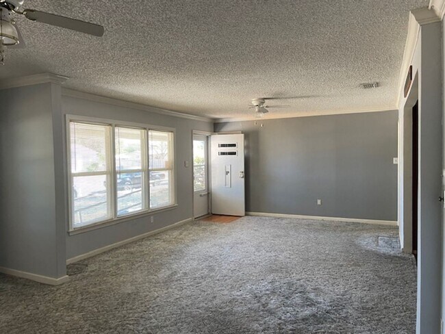 Building Photo - 3117 Fulton St
