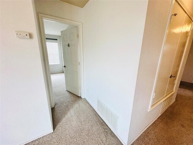 Building Photo - 1709 McClannahan Dr