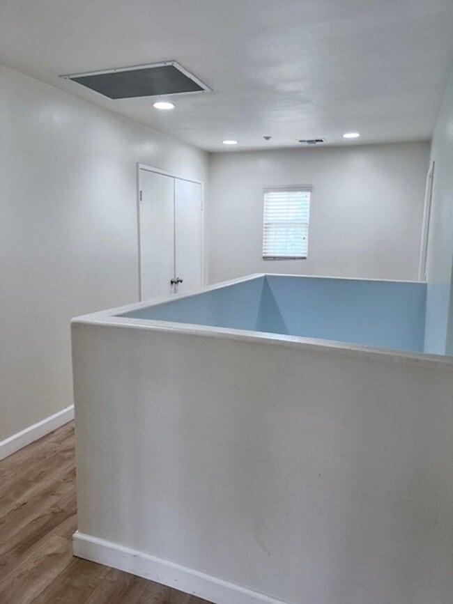 Building Photo - Redlands Home in Gated Community