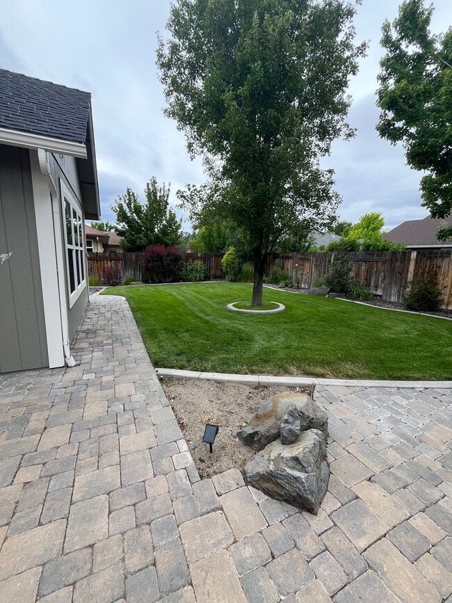 Building Photo - Well-maintained 3-bedroom, 2-bath home