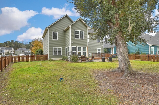 Building Photo - Spacious and updated home in Bluffs at Ash...