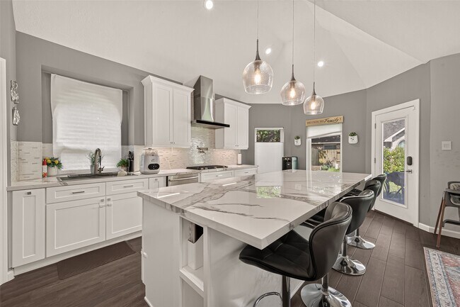 Building Photo - 6514 Kings Summit Dr