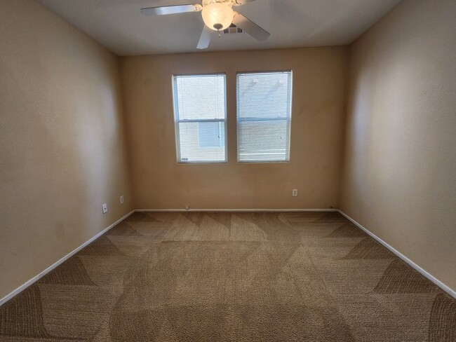 Building Photo - Spacious 4 bedroom home in North Las Vegas