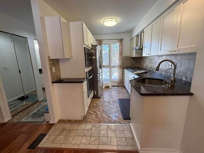 Building Photo - 1082 Greenhills Dr