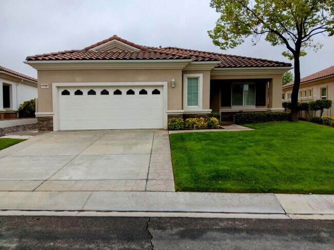 Building Photo - 1716 N Forest Oaks Dr
