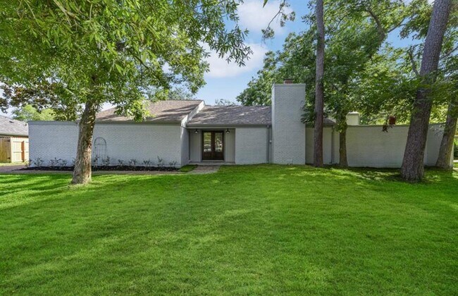 Primary Photo - 6 Earlham Dr