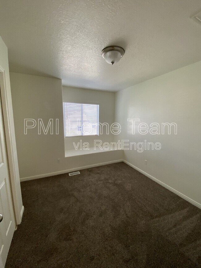 Building Photo - 1639 W 600 N