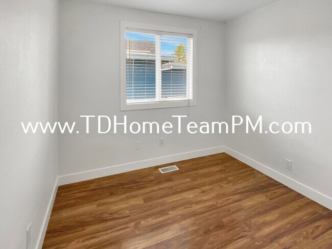 Building Photo - Charming 3-Bed Home with Granite Counterto...