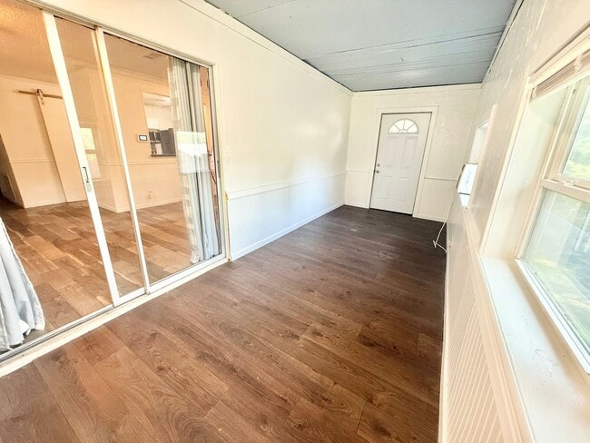 Building Photo - 22675 Lakeway Harbor Dr
