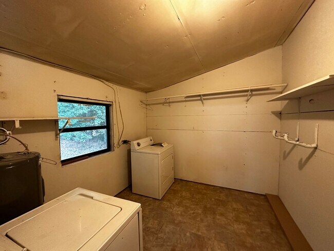 Building Photo - 1730 Atkamire Dr