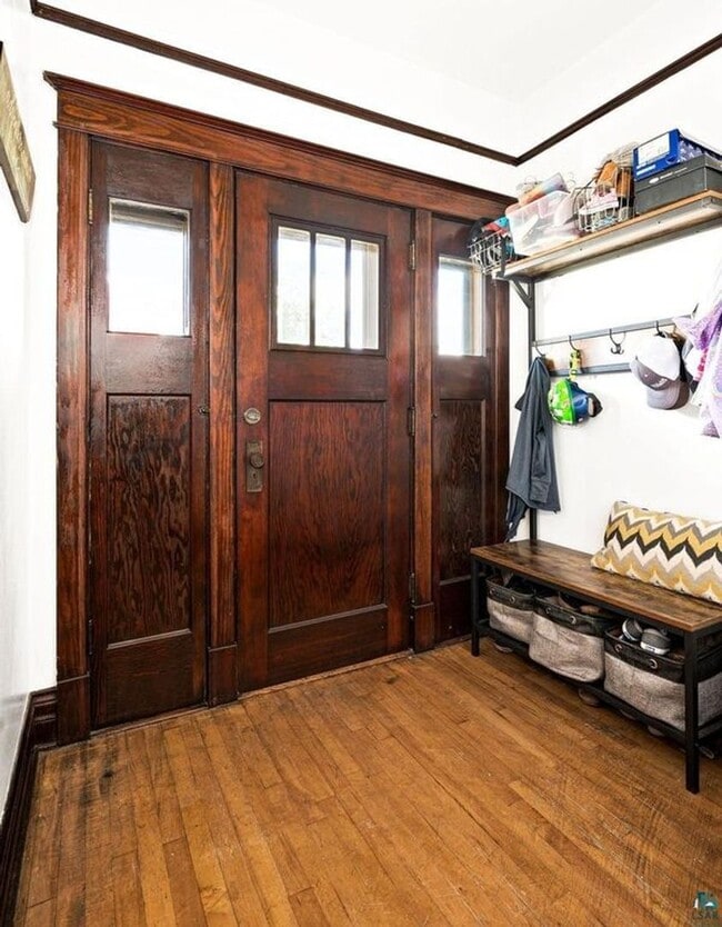 Building Photo - AVAILABLE SEPTEMBER 1st - Beautiful 2 Bed 1 Bath w/ Garage & Fenced Corner Lot