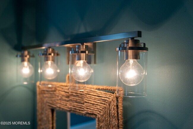 Building Photo - 413 13th Ave