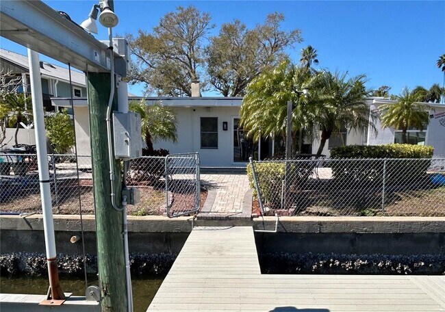 Building Photo - 5541 Bayou Grande Blvd NE