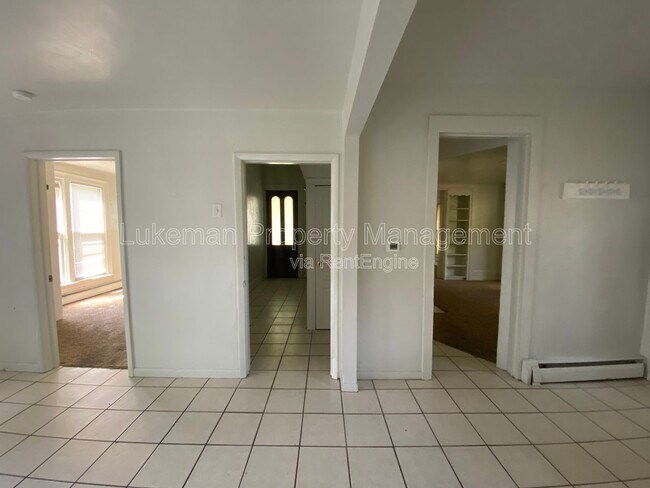 Building Photo - 431 W Vine St