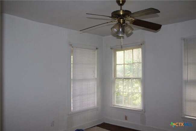 Building Photo - 1104 S 25th St