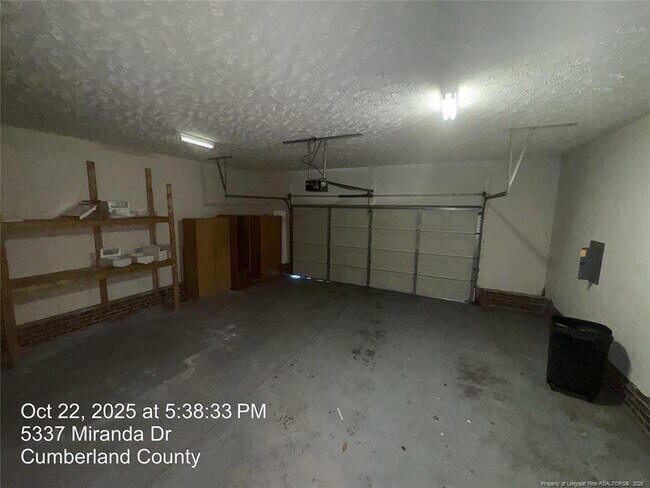 Building Photo - 5337 Miranda Dr