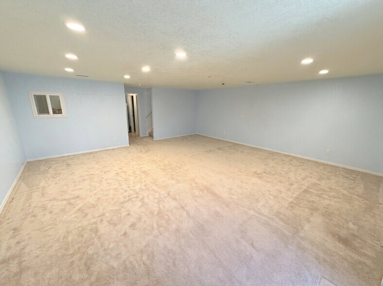 Building Photo - 8043 Clay Dr