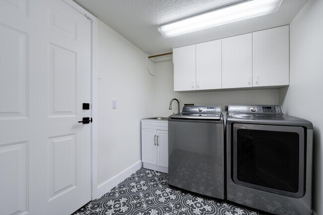 Building Photo - 3292 El Camino Real