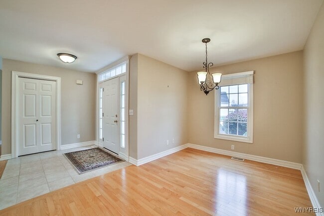 Building Photo - 480 Whitehaven Rd