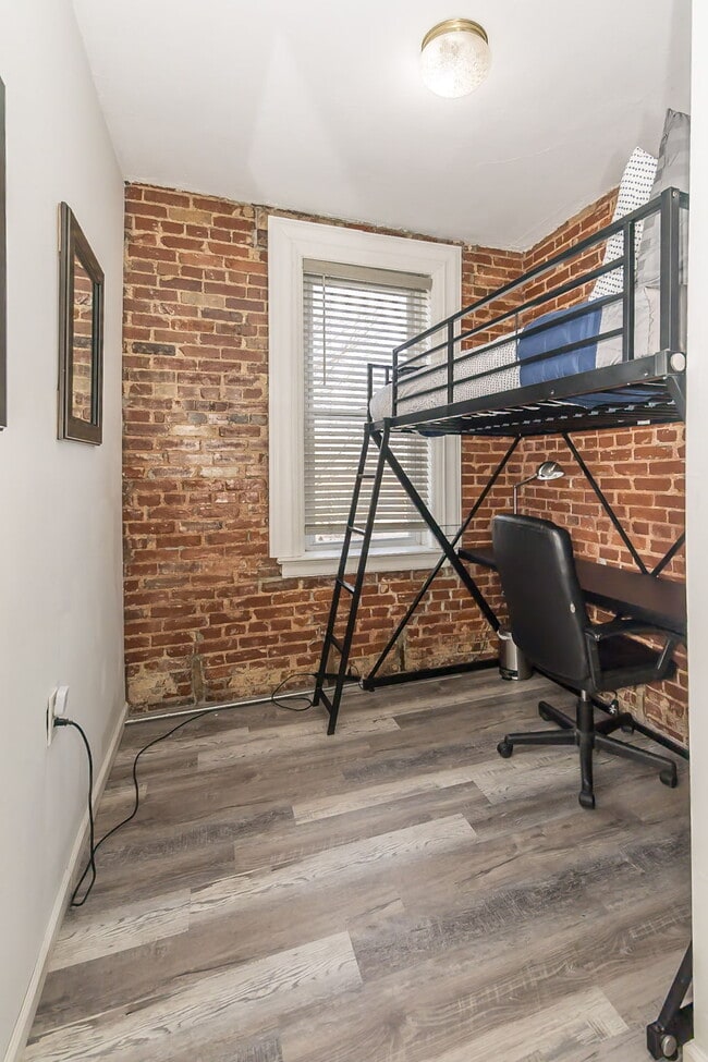 Building Photo - 4992 Botanical Ave