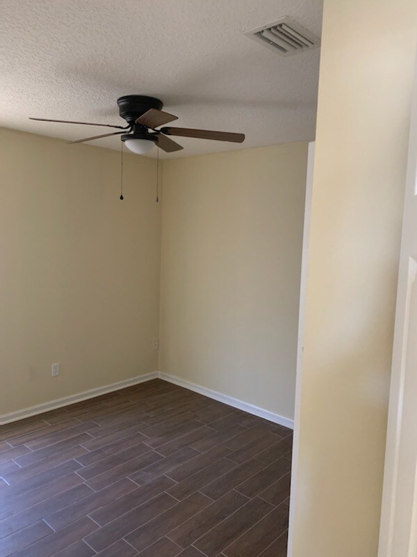 Building Photo - 3013 Thorn Glen Ct