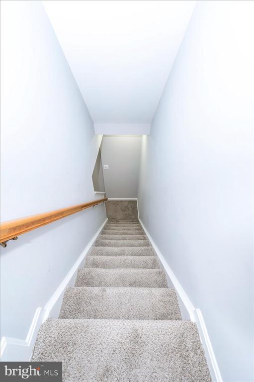 Building Photo - 161 Heathfield Dr