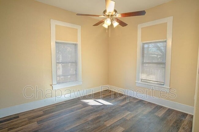 Building Photo - 125 Southolme Ave