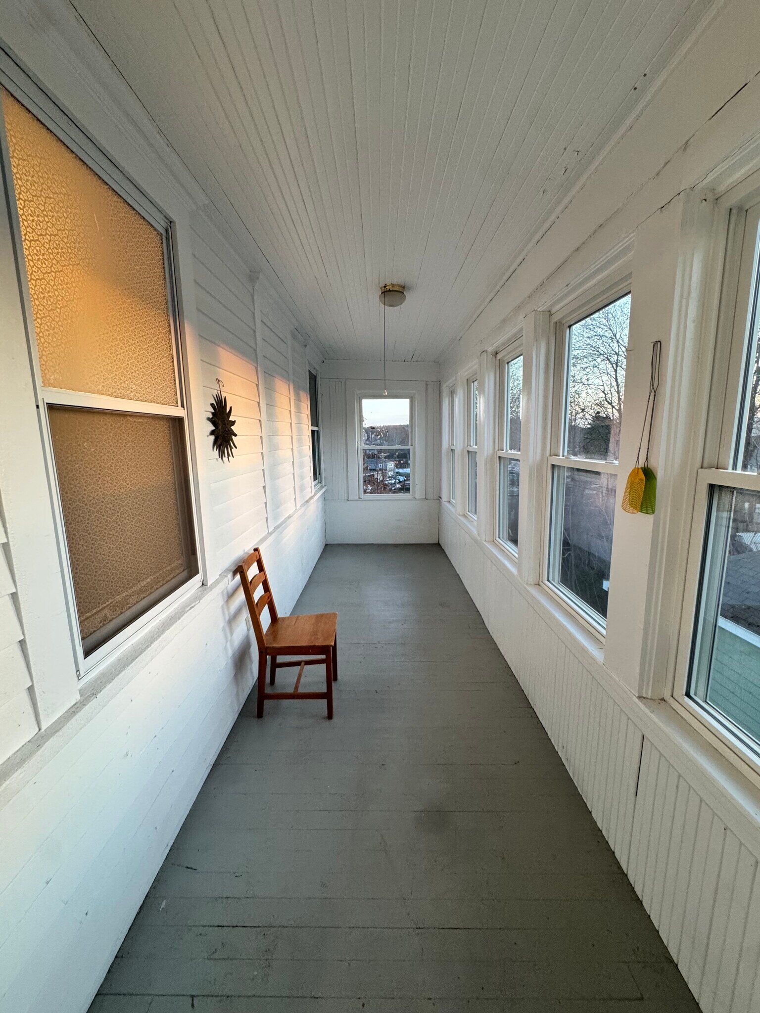 Building Photo - 10 Crescent Hl