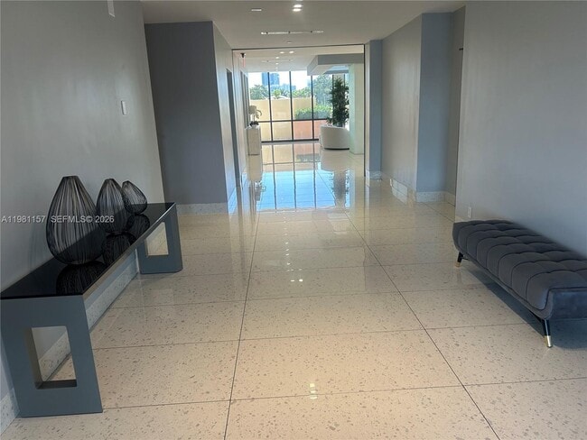 Building Photo - 20301 W Country Club Dr