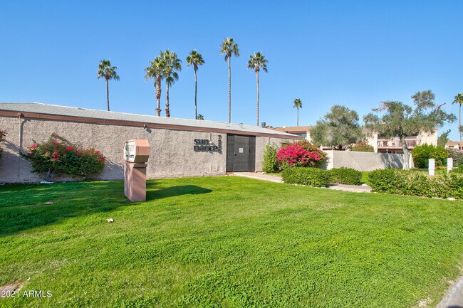 Building Photo - 7550 N 12th St