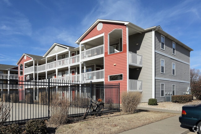 Building Photo - Lightbearers Fayetteville