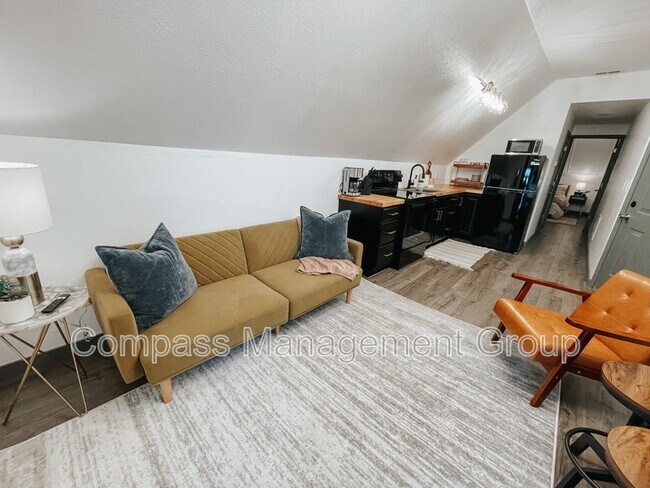 Building Photo - 813 Hall of Fame Dr