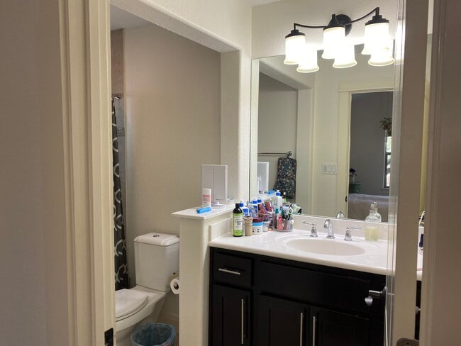 Bathroom- upstairs - 4312 Falcon Head Nest Dr