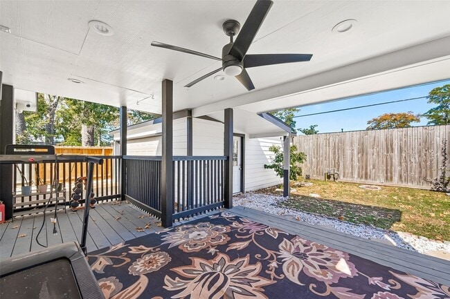 Building Photo - 10054 Cedardale Dr
