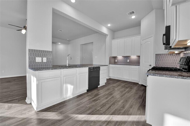 Building Photo - 13010 Laura Lake Dr