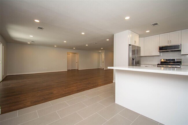 Building Photo - 6810 Northampton Way