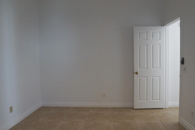 Building Photo - 43917 Cll Las Brisas W