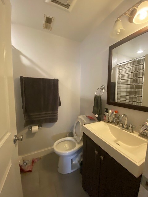 Building Photo - 721 Parker St