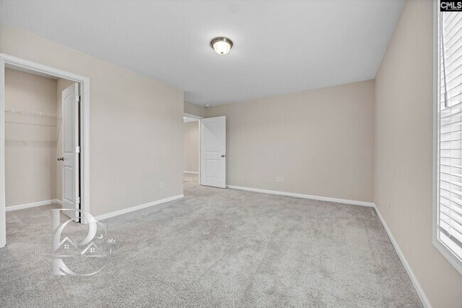 Building Photo - 5 Spinney Ct