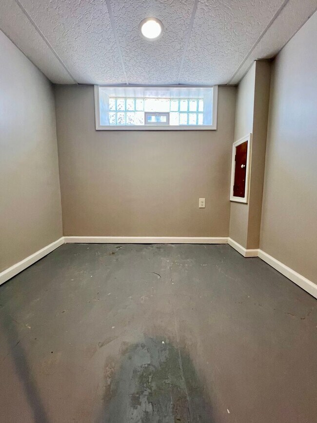 Building Photo - Gorgeous 3-Bedroom Townhome in Juniata! Available NOW!